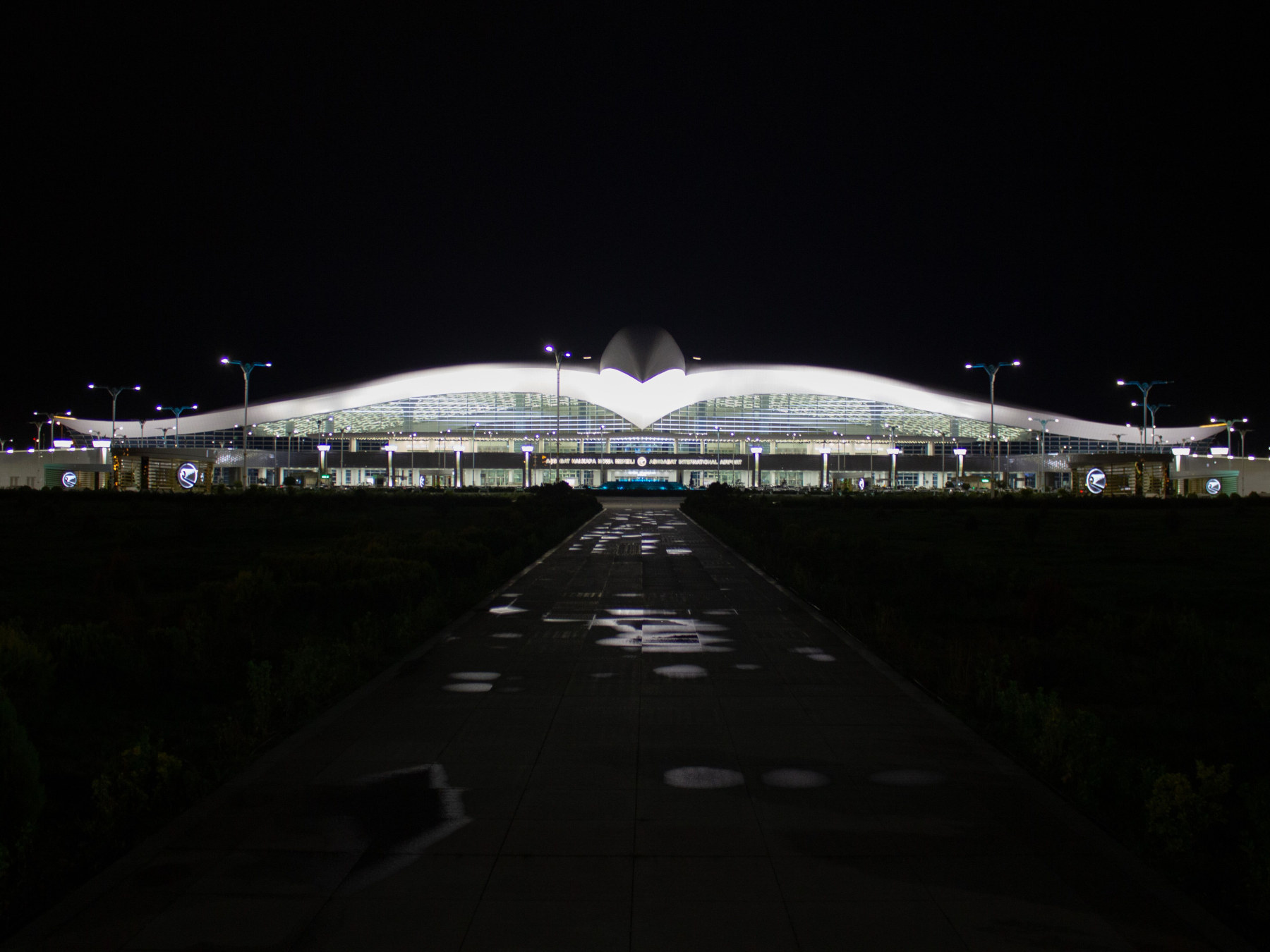 Ashjkabat Lufthavn by night
