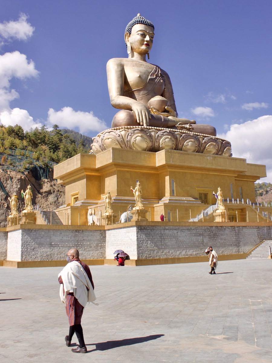 Den store siddende Buddha som man oplever på en rejse til Bhutan