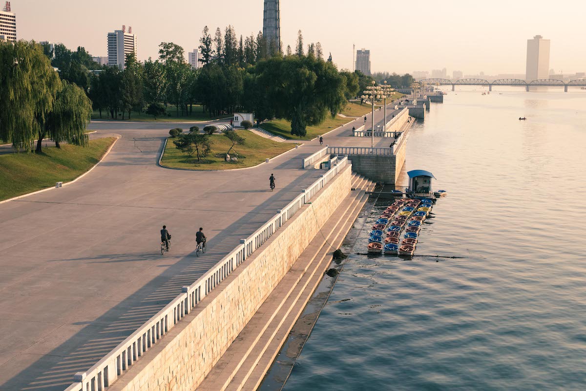 Havnepromenaden i Pyongyang Nordkorea